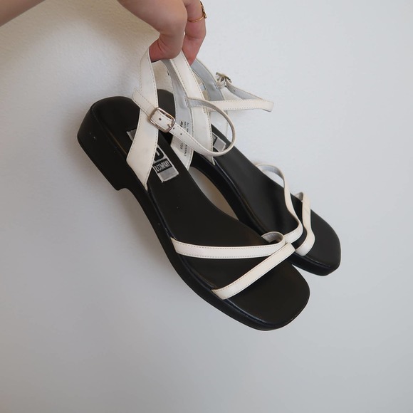 Vintage 90s white faux leather strappy sandals - Picture 9 of 9